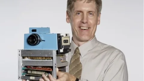 Steve sasson met eerste digitale camera 1